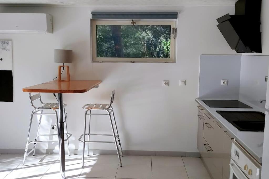 Charmant Studio Independant Dans La Colline Eyguières Εξωτερικό φωτογραφία